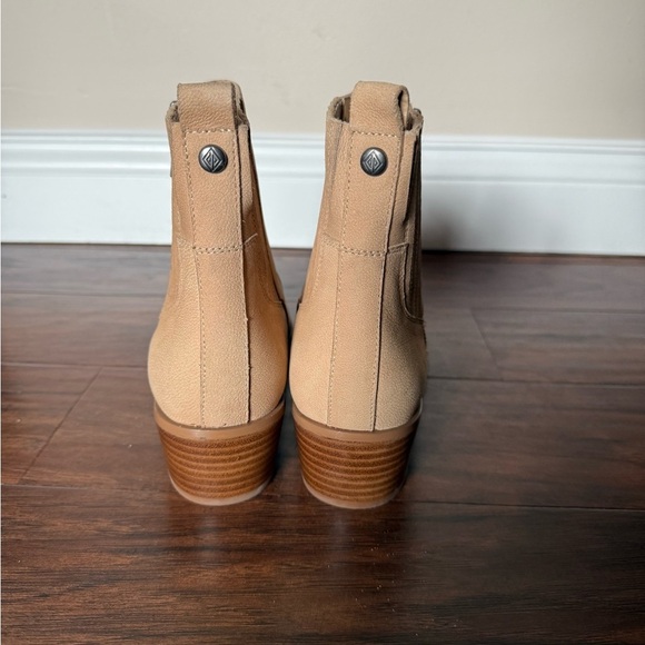 NWOT Donald Pliner Women's Tan Suede Western Ankle Boots-Size 9 - Picture 4 of 14